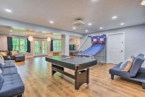 All-encompassing Cobalt Cottage With Game Room!