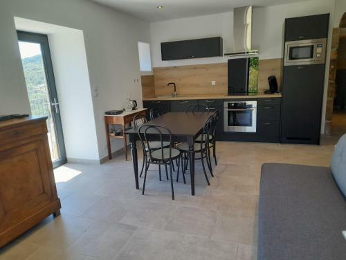 Jolie Maison Avec Vue, Dans B�tisse C�venole
