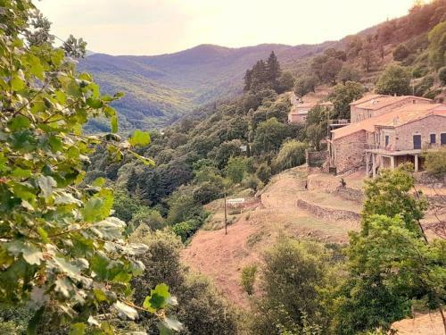 Jolie Maison Avec Vue, Dans B�tisse C�venole