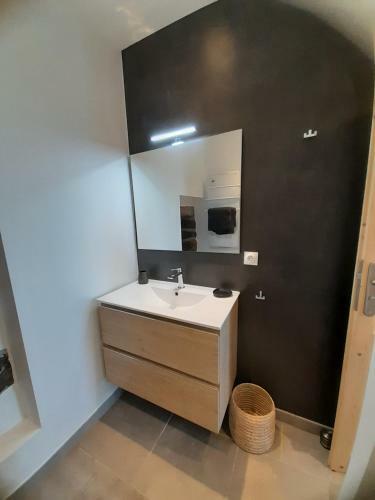 Jolie Maison Avec Vue, Dans B�tisse C�venole