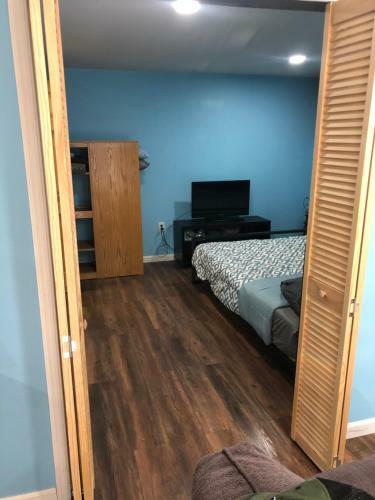 Apartamento Small-town One Bedroom Pad!!!