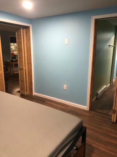 Apartamento Small-town One Bedroom Pad!!!