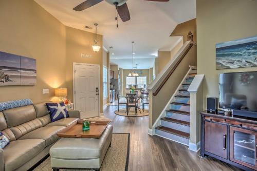 Resort Townhome With Pool Access On Golf Course