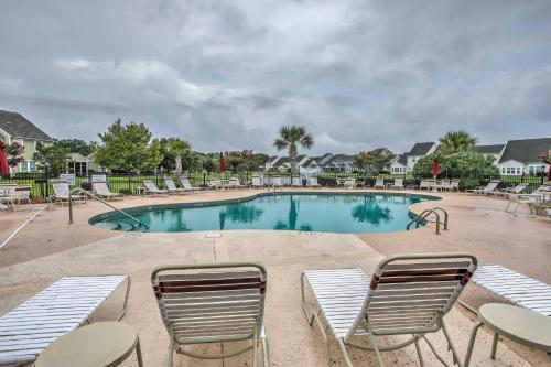 Resort Townhome With Pool Access On Golf Course