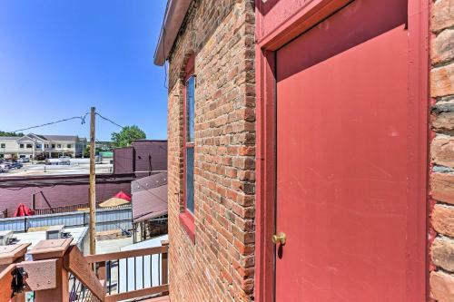Apartamento Modern Custer Apt - Walk To Shops And Dining!