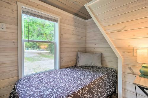 Cozy Chattanooga Cottage With Paddleboat, Pond!