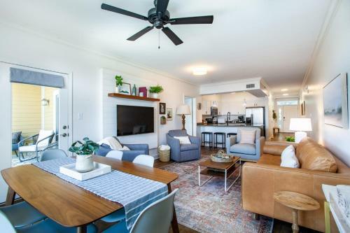 Riverfront Condo Downtown River Views Access