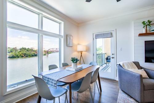 Riverfront Condo Downtown River Views Access