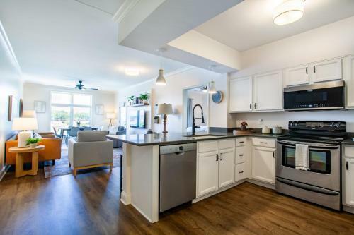Riverfront Condo Downtown River Views Access