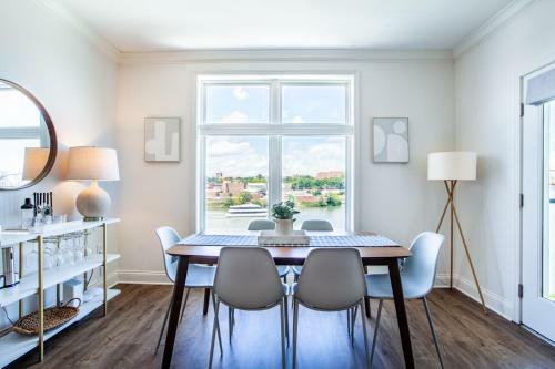 Riverfront Condo Downtown River Views Access