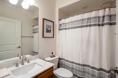 Riverfront Condo Downtown River Views Access