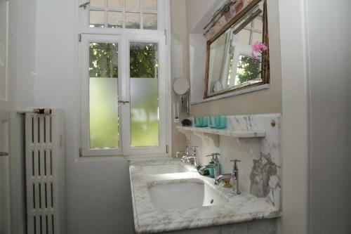 Rosie's Place: Furnished Apartment With Style