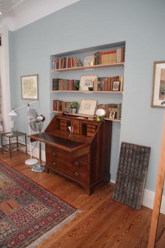 Rosie's Place: Furnished Apartment With Style