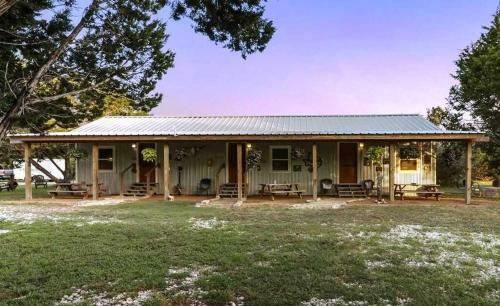 Hostal Bandera Tin Star - Forge Room