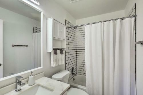 Groovy Austin Hideaway With Outdoor Game Patio!