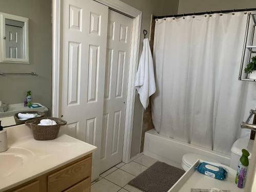 Comfy, Spacious 3 Bedroom Casita