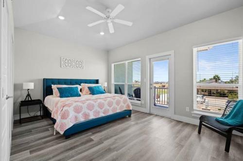 Beautiful New 3 Bedroom Townhouse W/ Private Pool