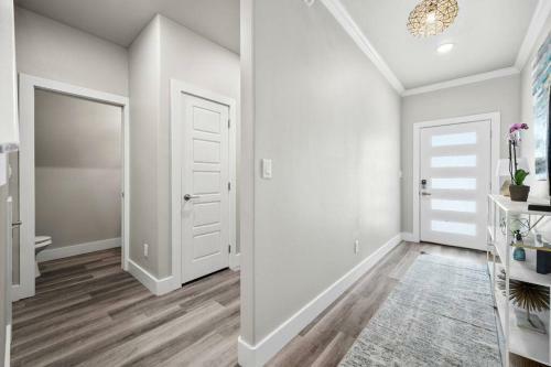 Beautiful New 3 Bedroom Townhouse W/ Private Pool