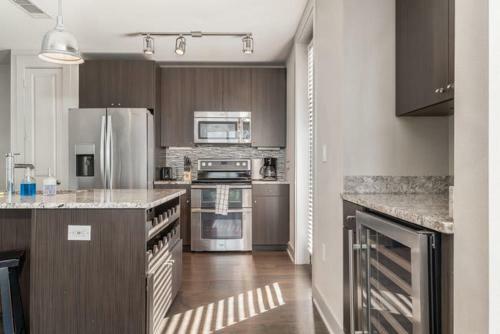Bright Chic 2 Bedroom Apartment By Stay Gia