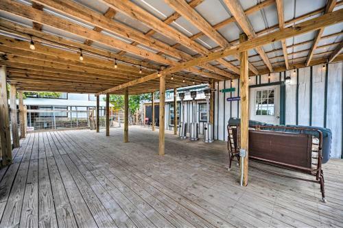 Pet-friendly Harper Farmhouse With Large Deck!