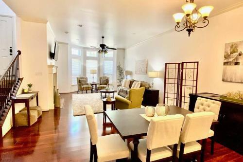 New Listing By Superhost! Walk To Texas Tech!