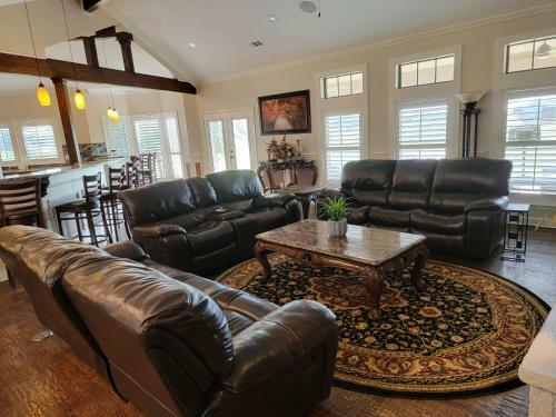 Newly Renovated Private Ranch Get-a-way