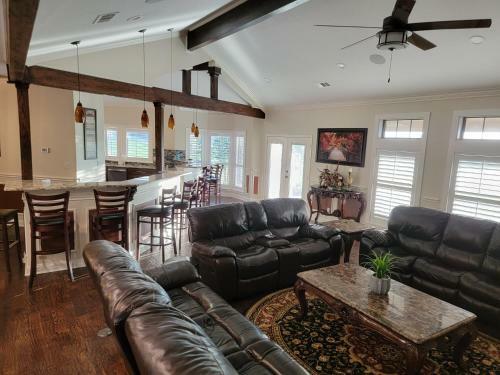 Newly Renovated Private Ranch Get-a-way