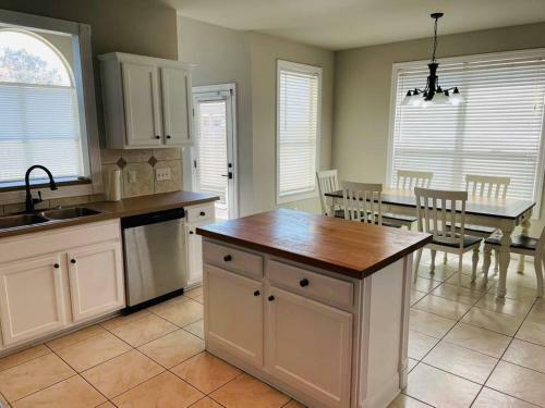 Getaway Home Near Kalahari & Dell Diamond