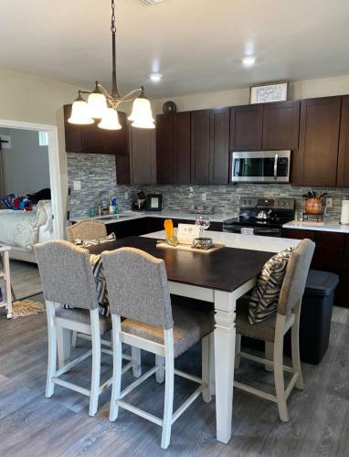 1925 New Charming Fr Bungalow By Riverwalk