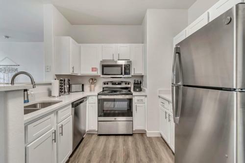 Apartamento Gorgeous Ground Floor Unit W Attached Garage