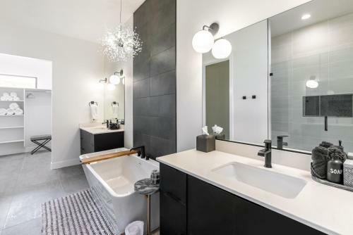 Modern Luxury Retreat At Copper Rock Golf Course