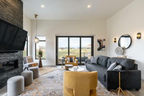 Modern Luxury Retreat At Copper Rock Golf Course