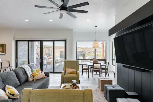 Modern Luxury Retreat At Copper Rock Golf Course