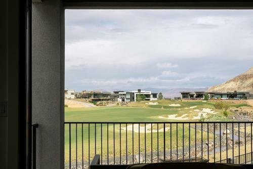 Modern Luxury Retreat At Copper Rock Golf Course