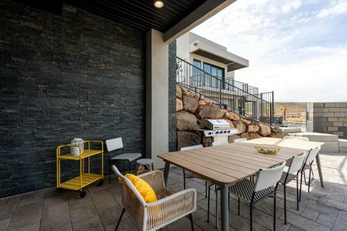 Modern Luxury Retreat At Copper Rock Golf Course