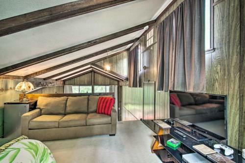 Mcgaheysville Abode With Deck About 2 Mi To Skiing!
