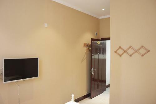 Luoyang Longmen Youth Hostel