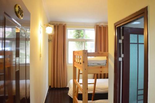 Luoyang Longmen Youth Hostel