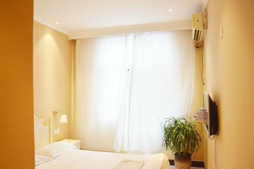 Luoyang Longmen Youth Hostel