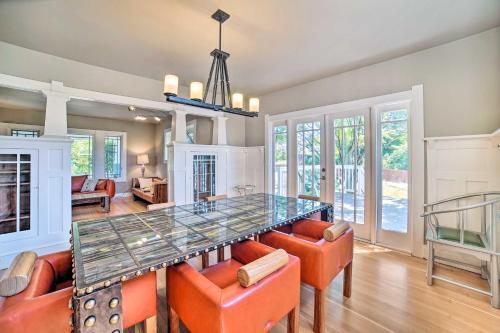 Bellevue Craftsman Home With Deck And Fire Pit!