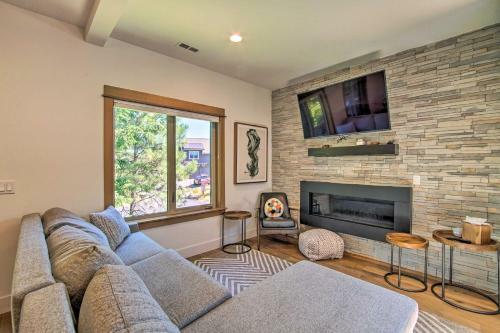 Charming Cle Elum Townhome With Balcony And Views