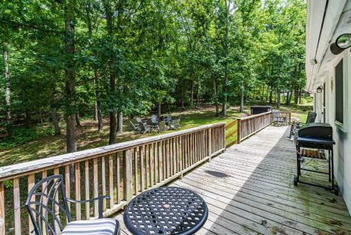 Lakefront Cottage W Fire Pit Grill Wifi & Deck