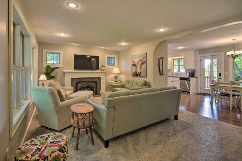Charming Taylors Falls Home With Deck, Fire Pit
