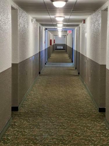 Hotel Posh Inn & Suites