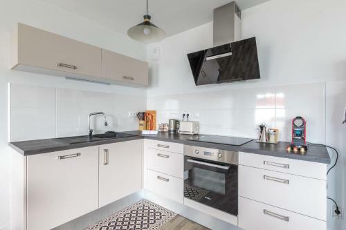 Very Nice Apartment With Balcony And Parking Space - Le Rochelle - Welkeys
