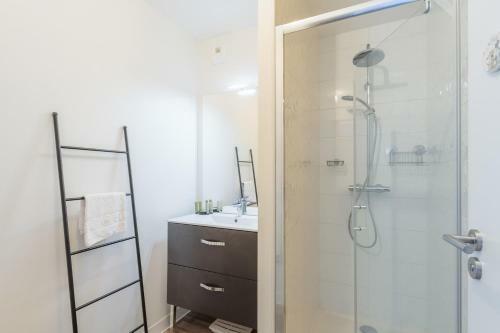 Very Nice Apartment With Balcony And Parking Space - Le Rochelle - Welkeys
