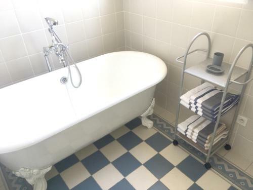 Apartamento Dans Une Maison, Appartement Ind�pendant Et Jardin
