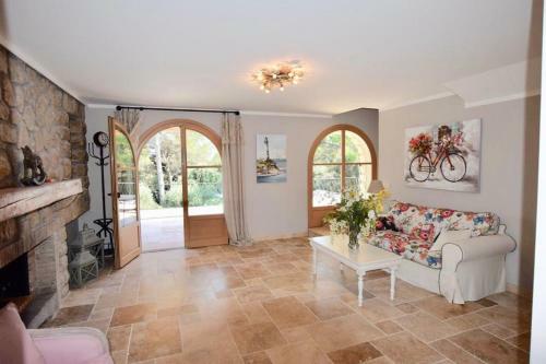 Charming Villa With Swimming Pool