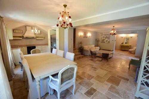 Charming Villa With Swimming Pool