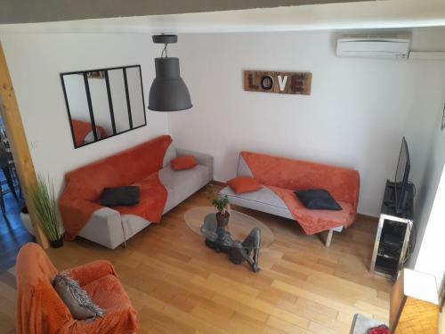 Maison De Village Avec Cour Int�rieure Et Terrasse